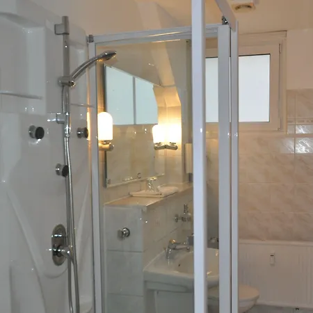 Parkhotel فندق 3*